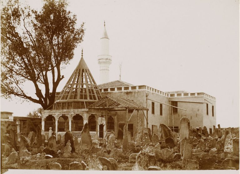 Sadreddin Konevî: Mevlânâ'nın Çağdaşı Olarak Konya'da Tasavvuf Felsefesinin İnşası 2 seyh sadreddin konevi camii ve turbesi garabed solakian fotografi 1890lar